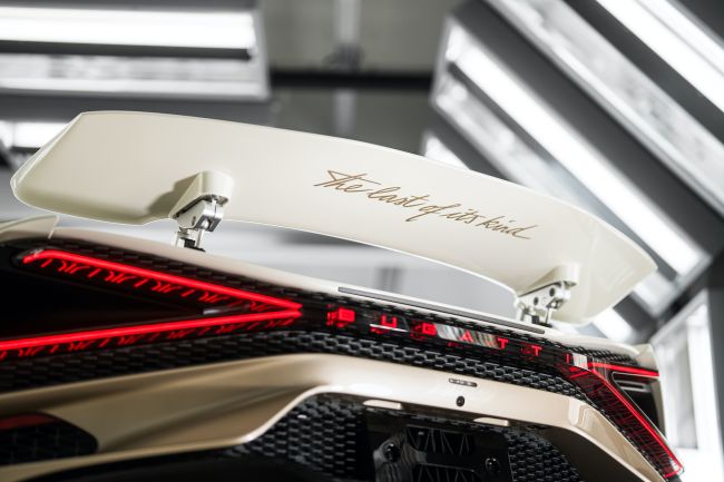 【地表最速敞篷車也難逃！？ Bugatti 正式宣告Mistral停產 W16引擎時代徹底宣告終結！ 】